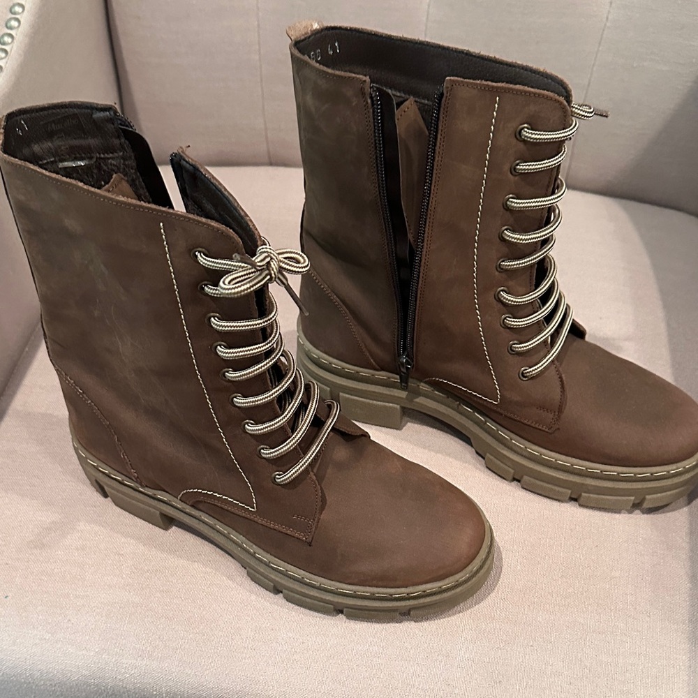 Classic Brown Combat Boots with Side Zipper